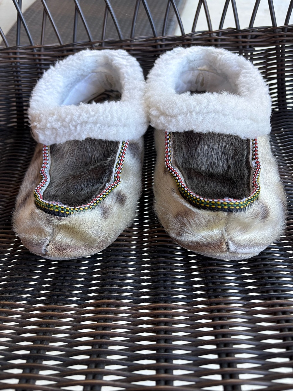 Reindeer Fur Shearling-Lined Slipper Moccasins - White & Brown Finland - Picture 2 of 13